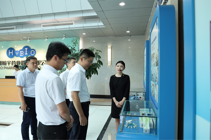 龙华区工信局党组书记马冰一行走访尊龙凯时-人生就是搏药业参观调研124