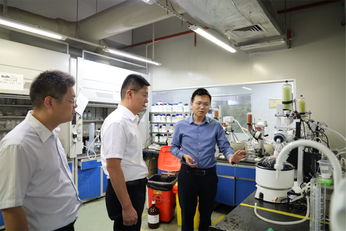 龙华区工信局党组书记马冰一行走访尊龙凯时-人生就是搏药业参观调研210